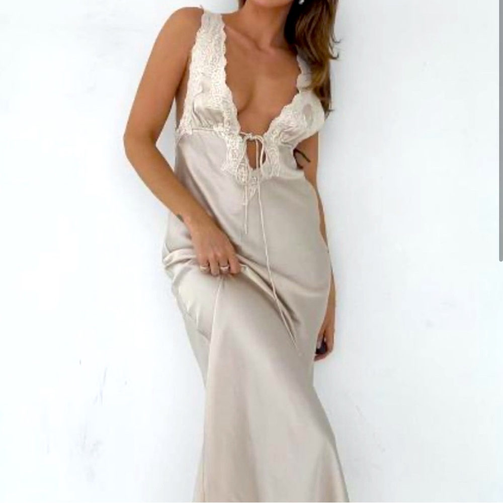 NWT Rumored Venice Maxi — Dove with place detail